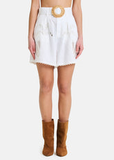 Amosa Short con Ricami e Cintura in Vita Bianco