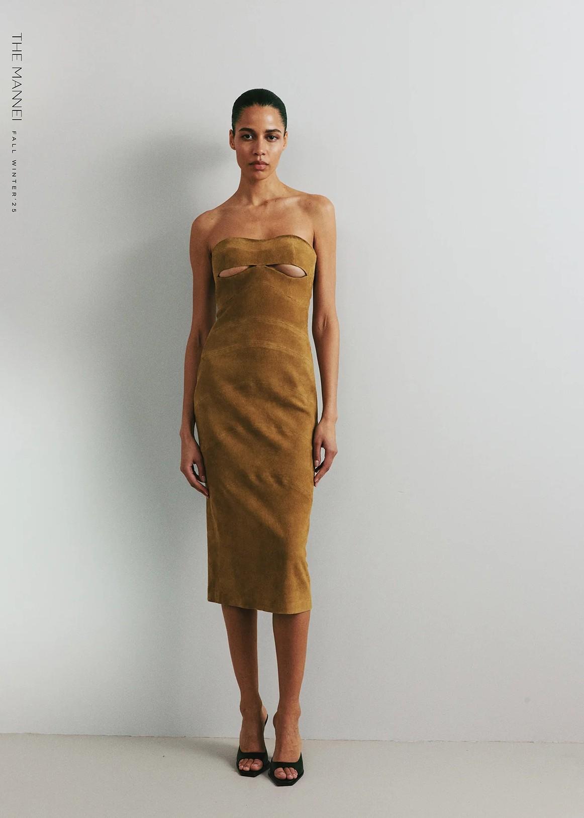 Abito midi in pelle con taglio cut-out sul decoltè AW25130BEIGE THE MANNEI