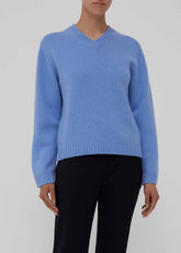 Maglione azzurro a V in 100% cashmere AM41LIGHT BLUE AMIYA