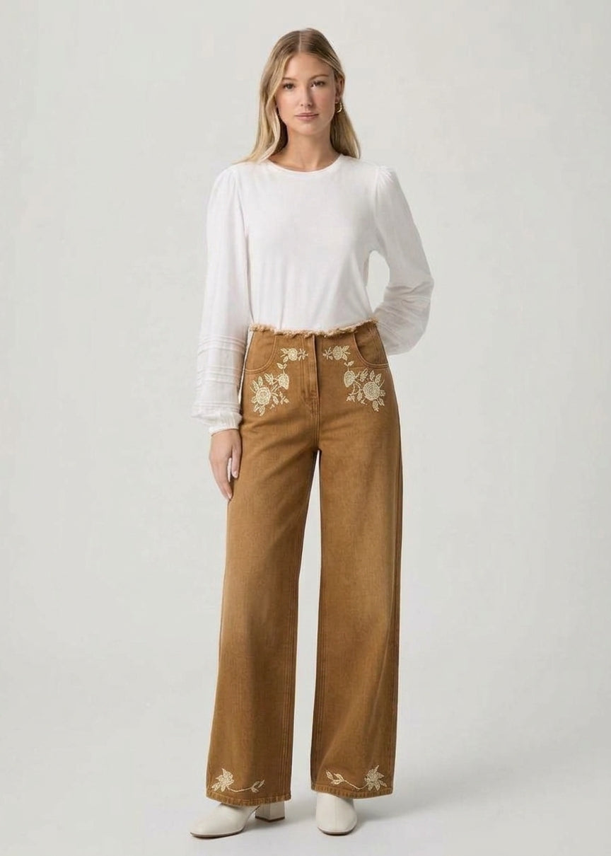 Amosa Pantalone Jeans Bootcut Cammello con Decorazioni Floreali Bianche