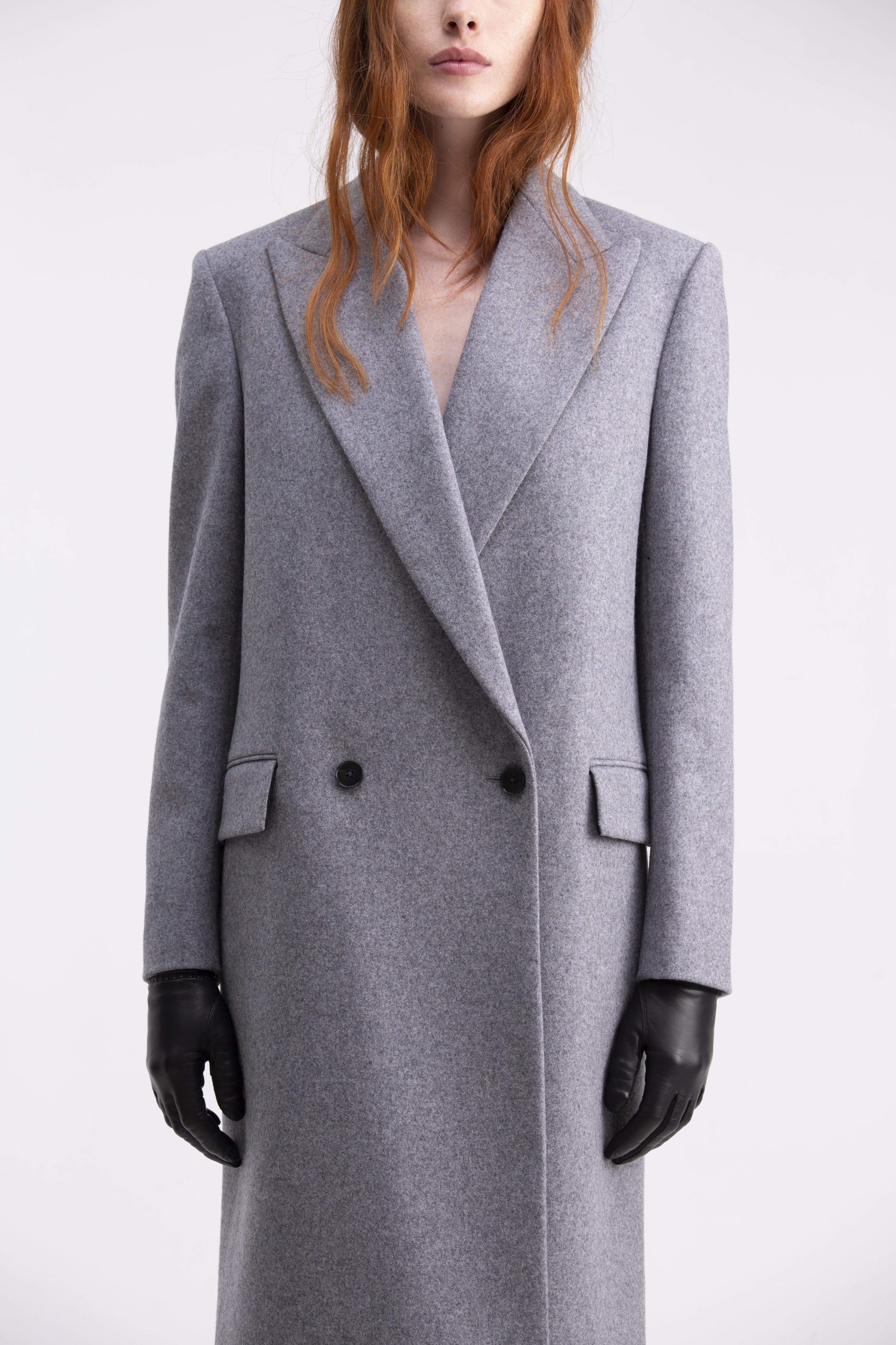 Cappotto grigio in lana dalla costruzione strutturata CP01ROA1018900 GENTE