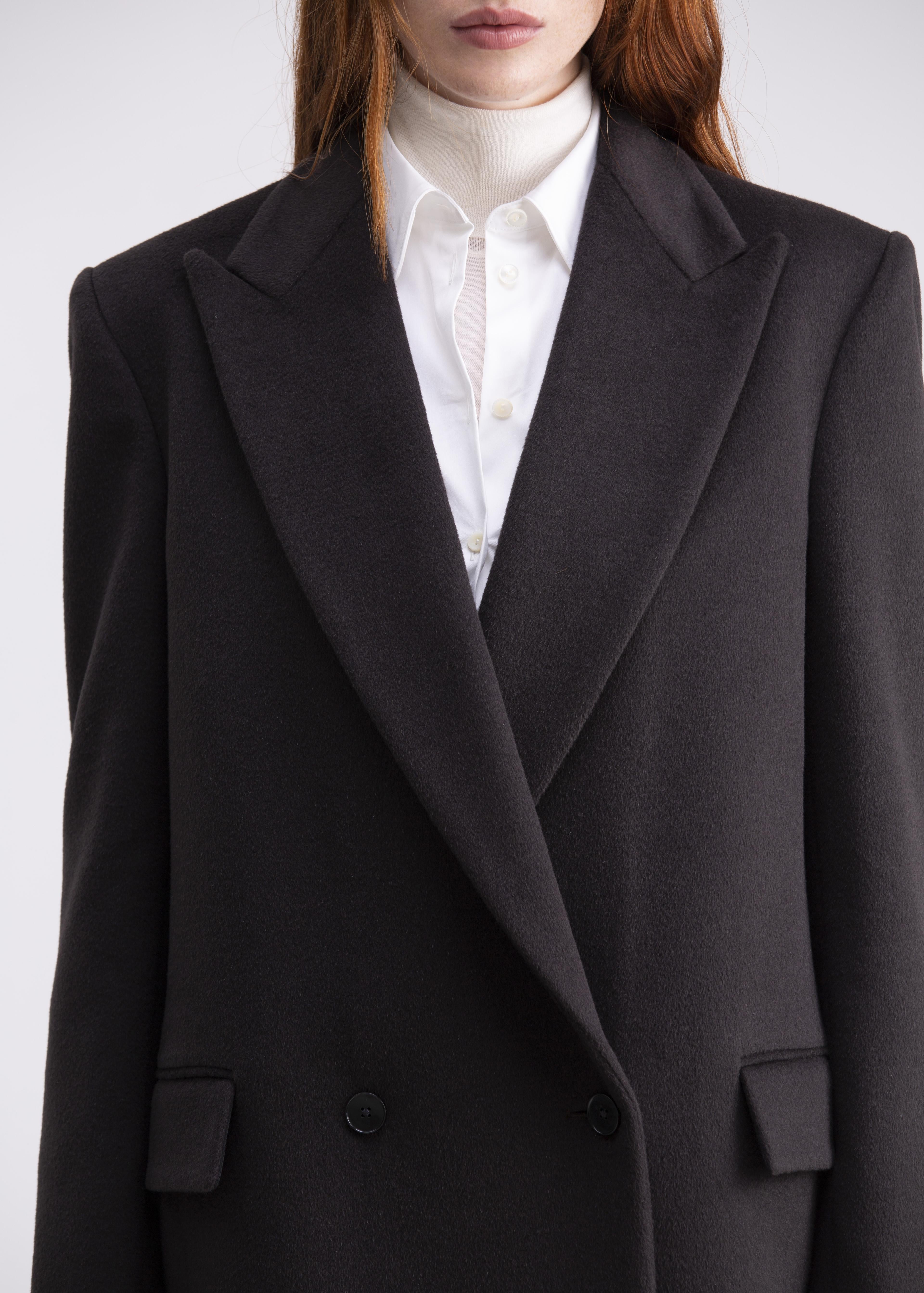 Cappotto lungo marrone dalla costruzione strutturata CP01ROA1026450 GENTE