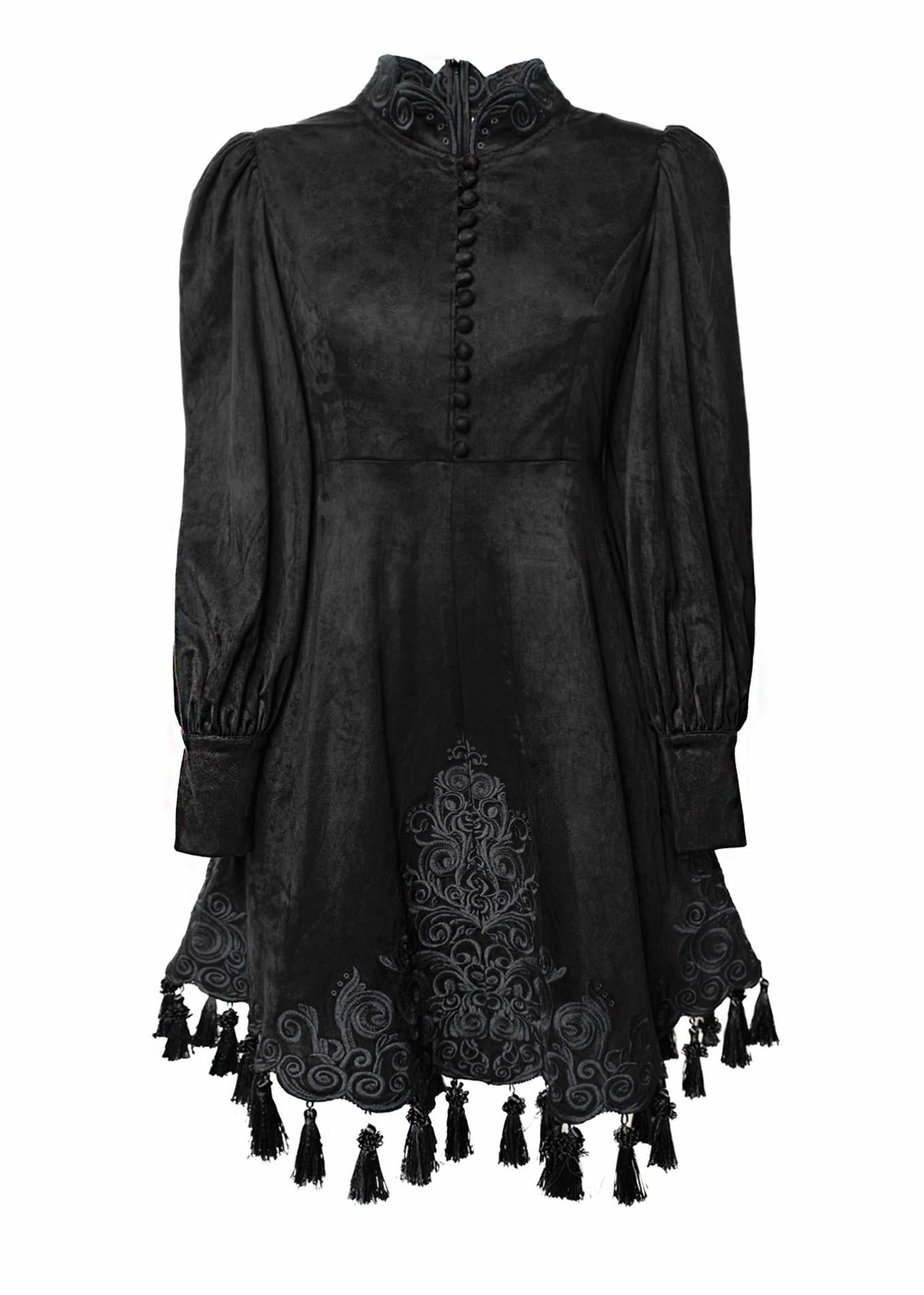 Abito corto nero con collo montano e dettagli in pizzo A25FWAB10BLACK AMOSA