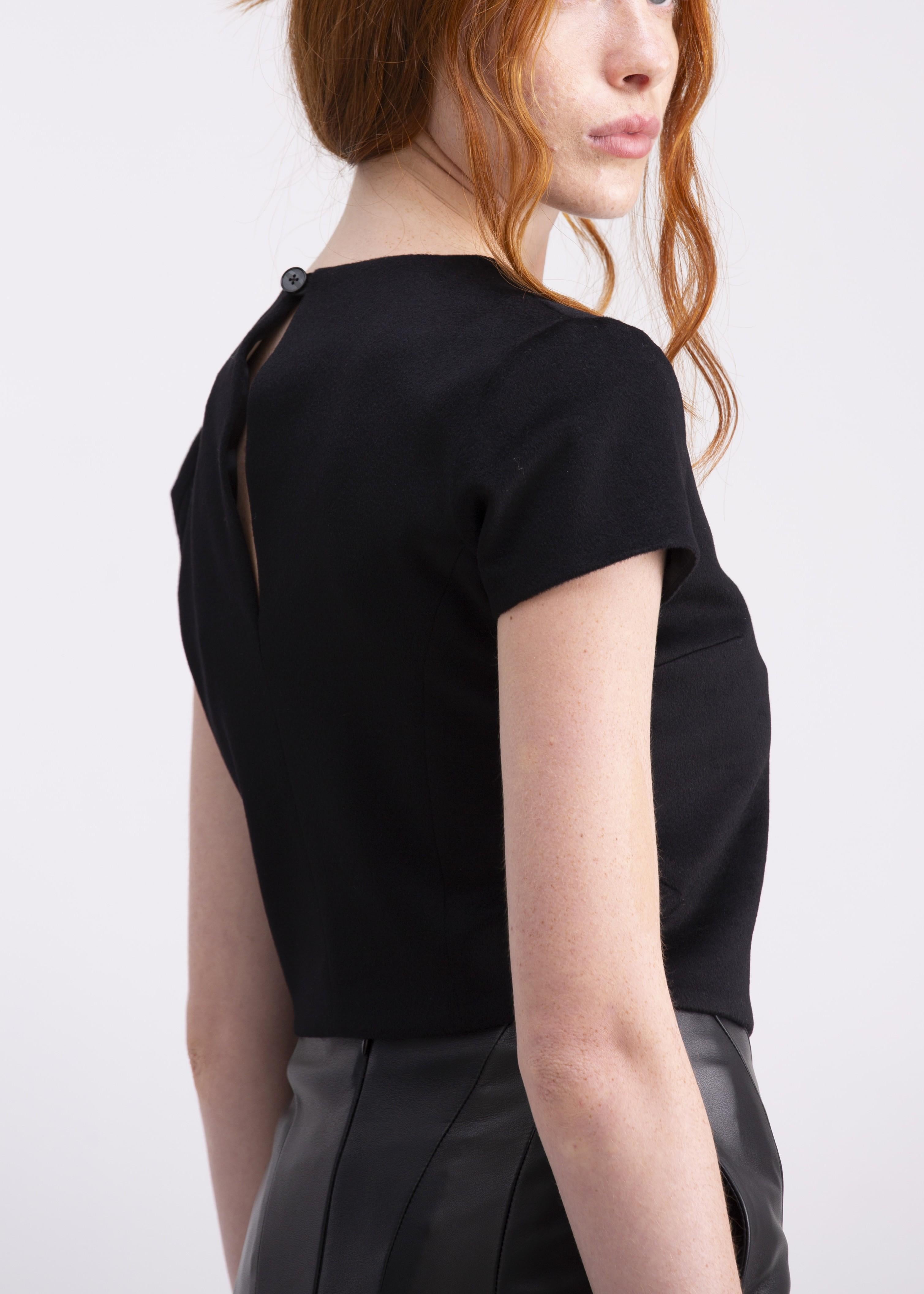 Crop top nero con maniche corte TP02ROA1030999 GENTE