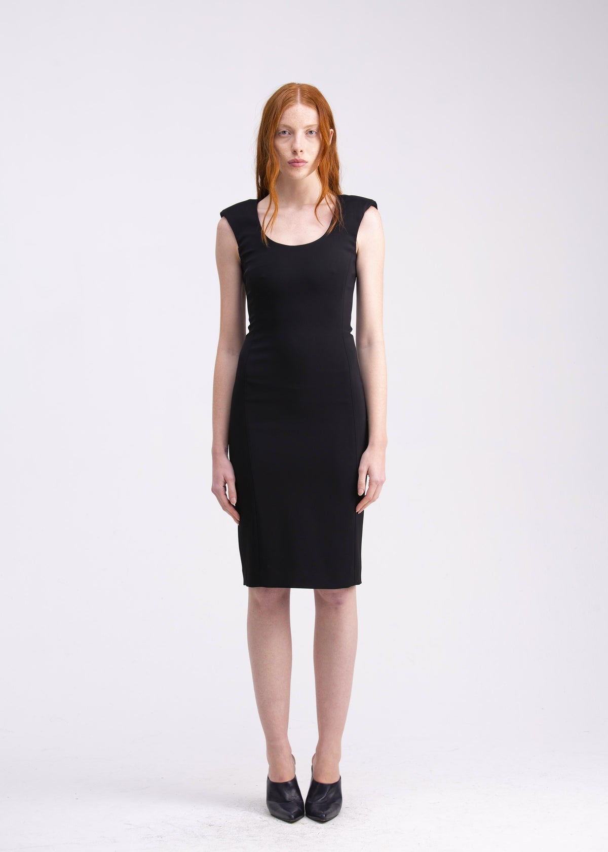 Abito aderente nero con spalline e scollo rotondo AB04-33ROA1033999 GENTE