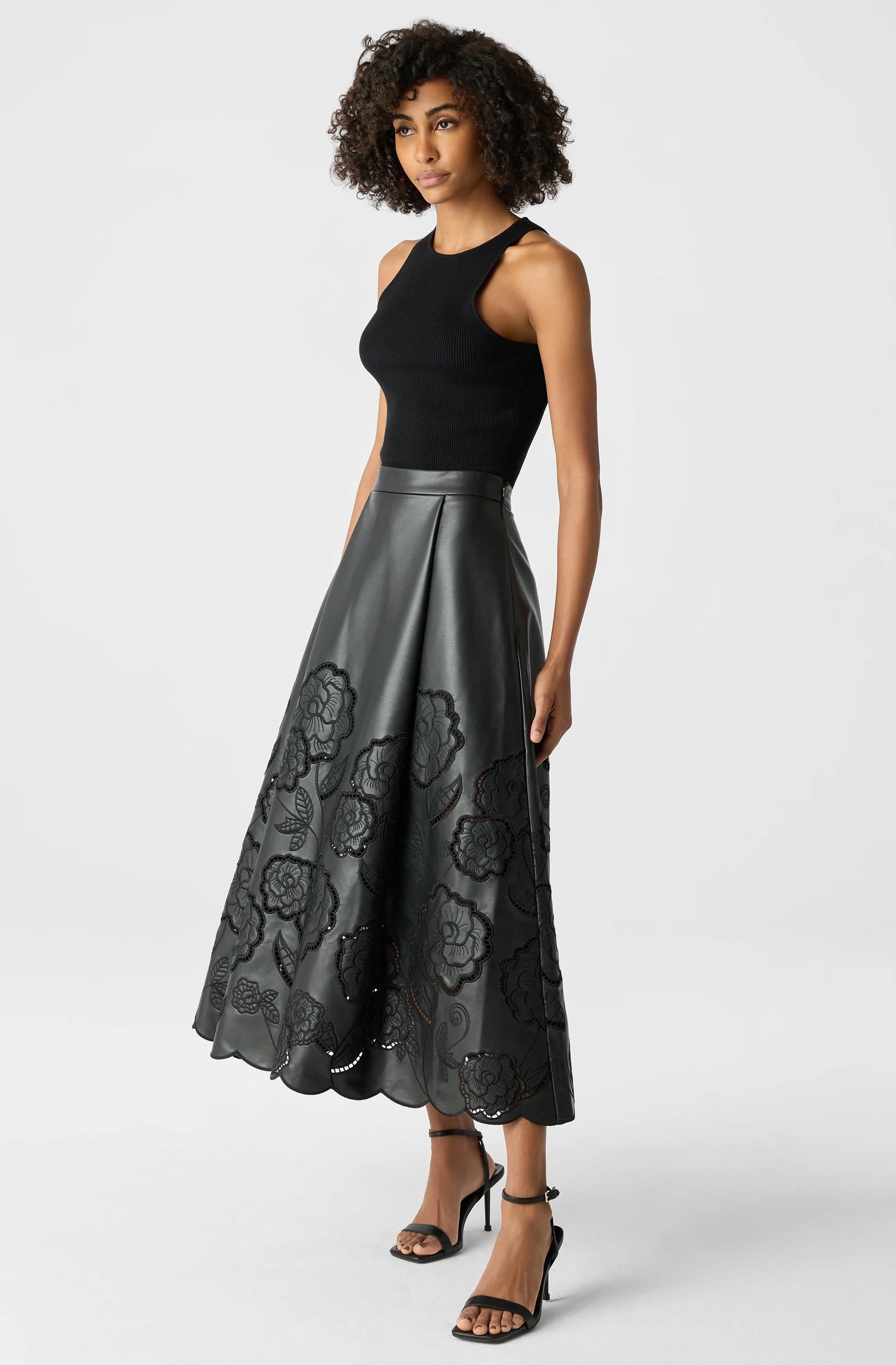 Gonna midi nera in similpelle con motivo floreale TR6603S024JET TOCCIN