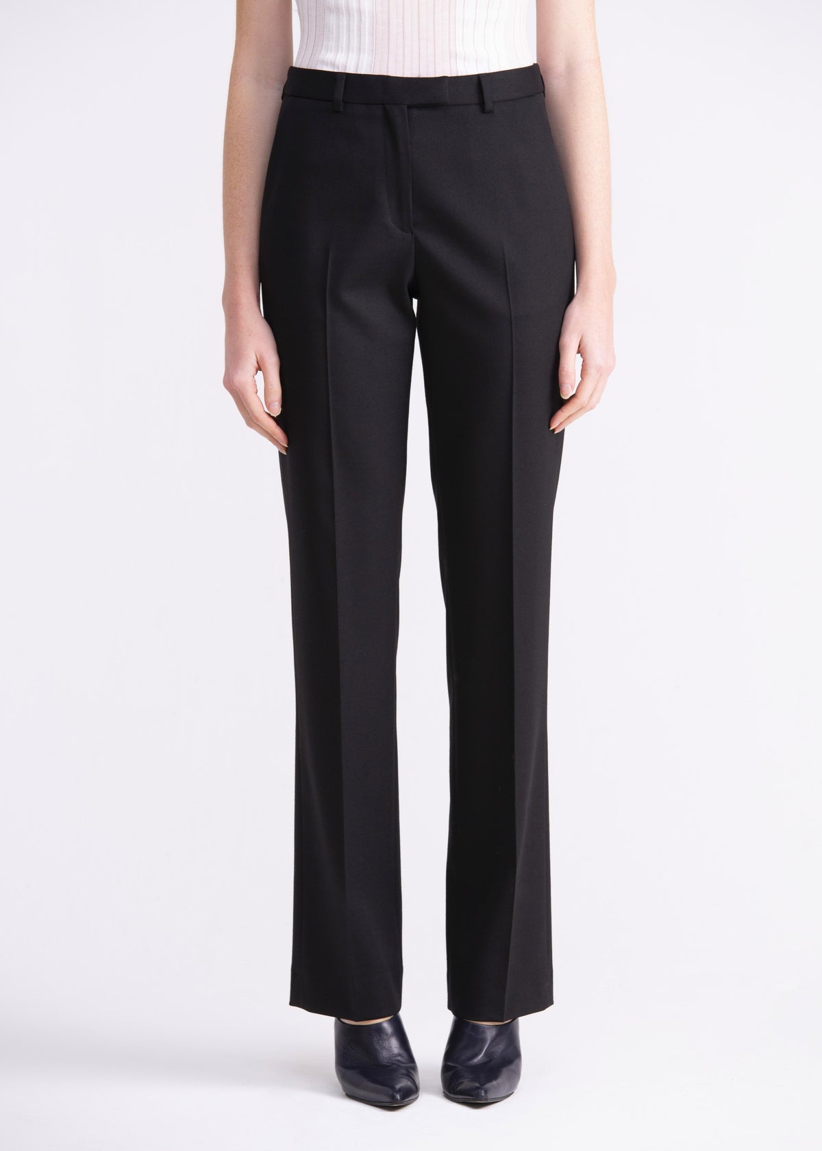 Pantaloni dritti neri in lana con cinturino, passanti e tasche PN01ROA1016999 GENTE