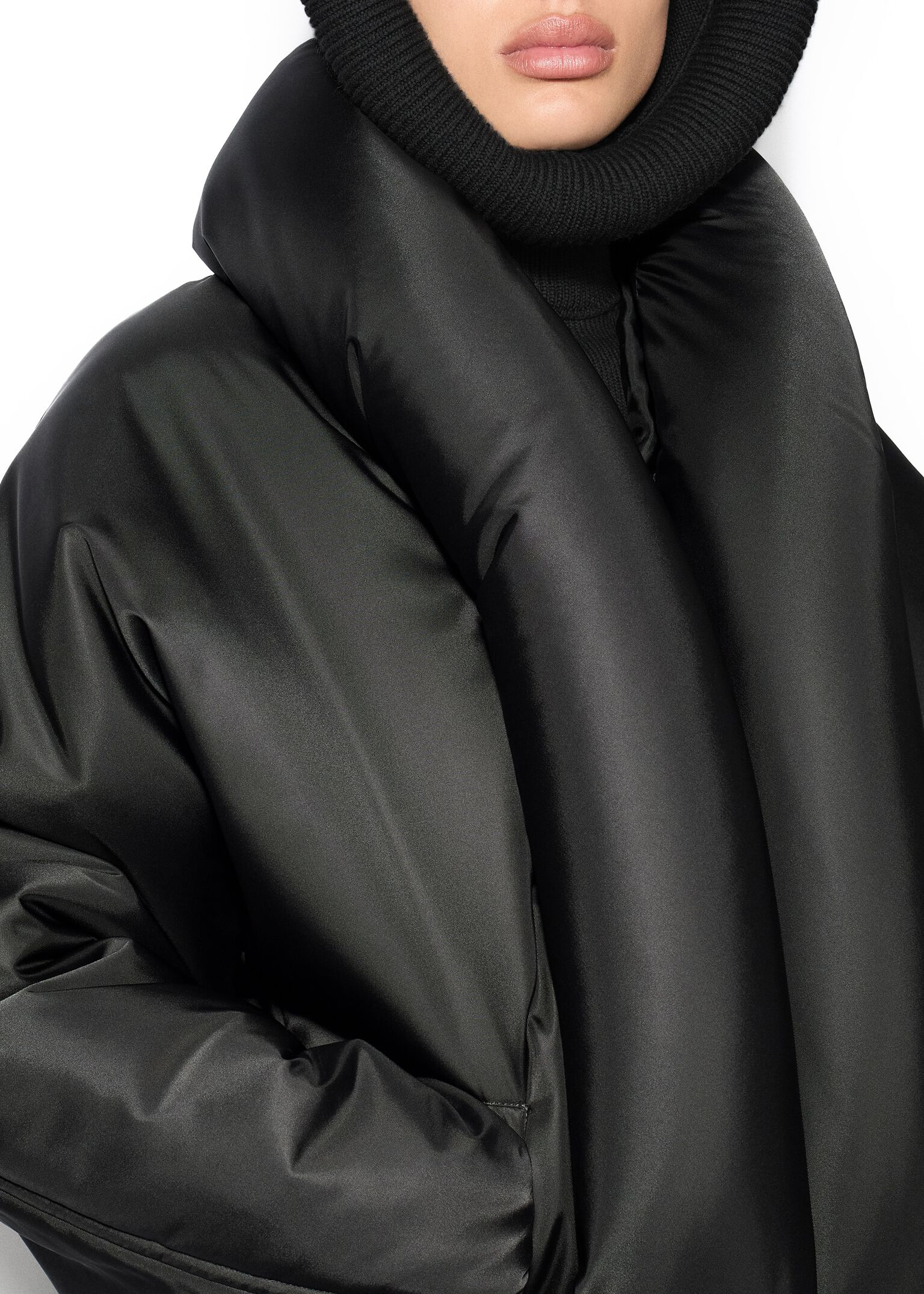 Bomber imbottito in taffetà nero AA9V1163T448B995 ALAÏA