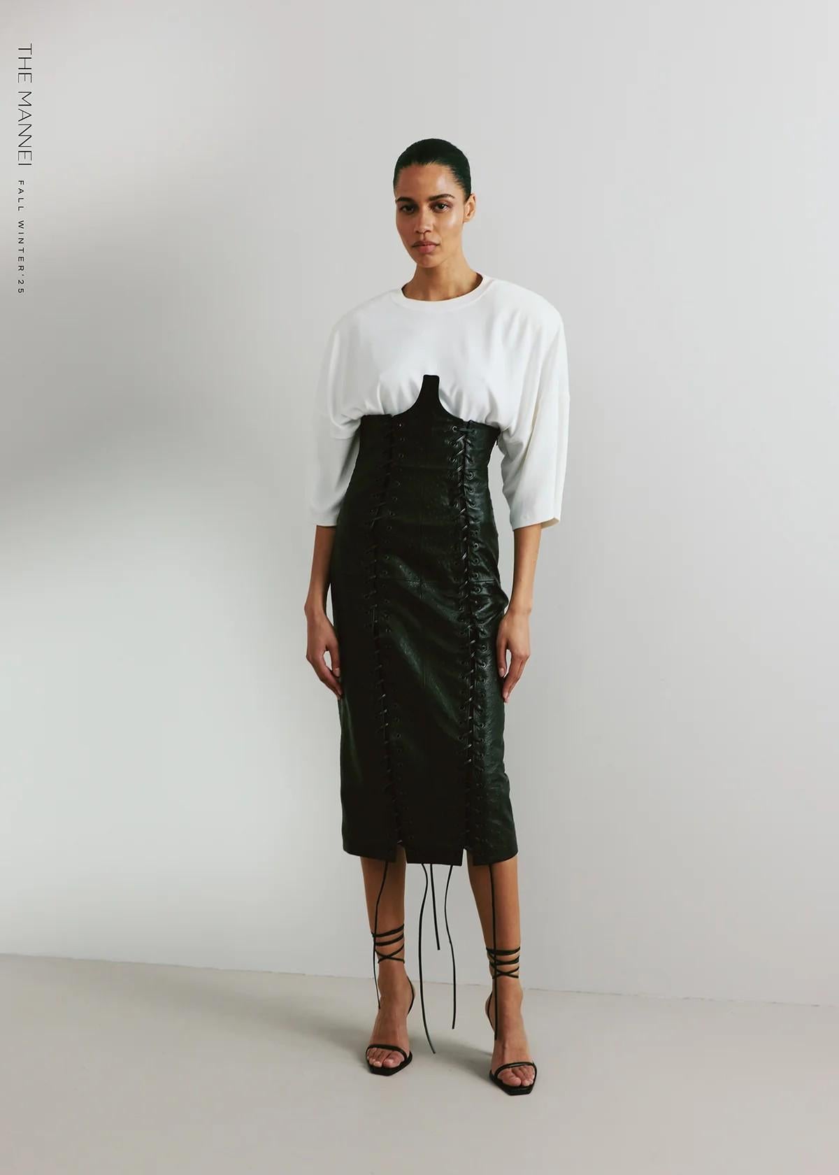 Gonna in pelle nera a vita alta con allacciatura laterale AW25122BLACK THE MANNEI