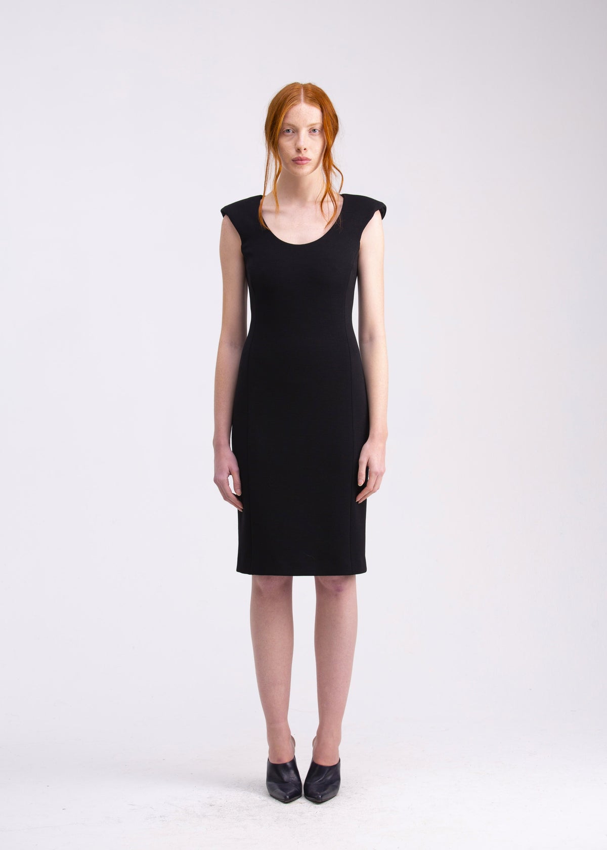 Abito aderente nero con spalline e scollo rotondo AB04ROA1028999 GENTE