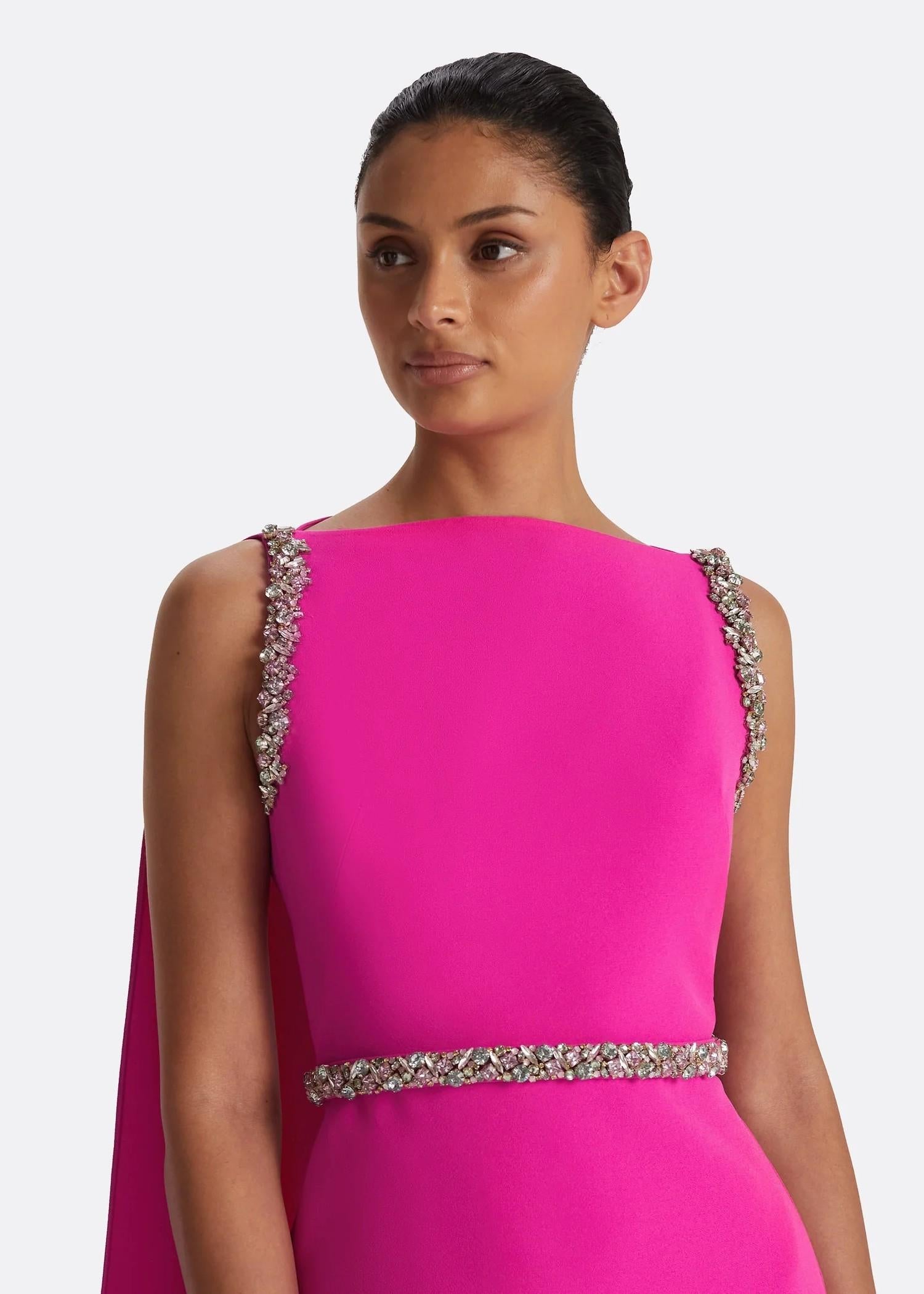 Abito Lungoin crepe color fragola con mantella e ricami Crystal DL714.1E62BE68.1E62HC119 SAFIYAA