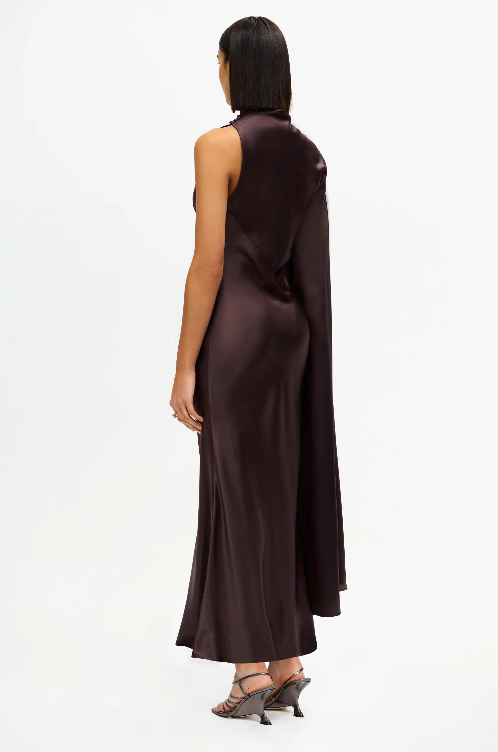 Abito lungo marrone in raso con manica a mantella AD2510219DCOCOA ACLER