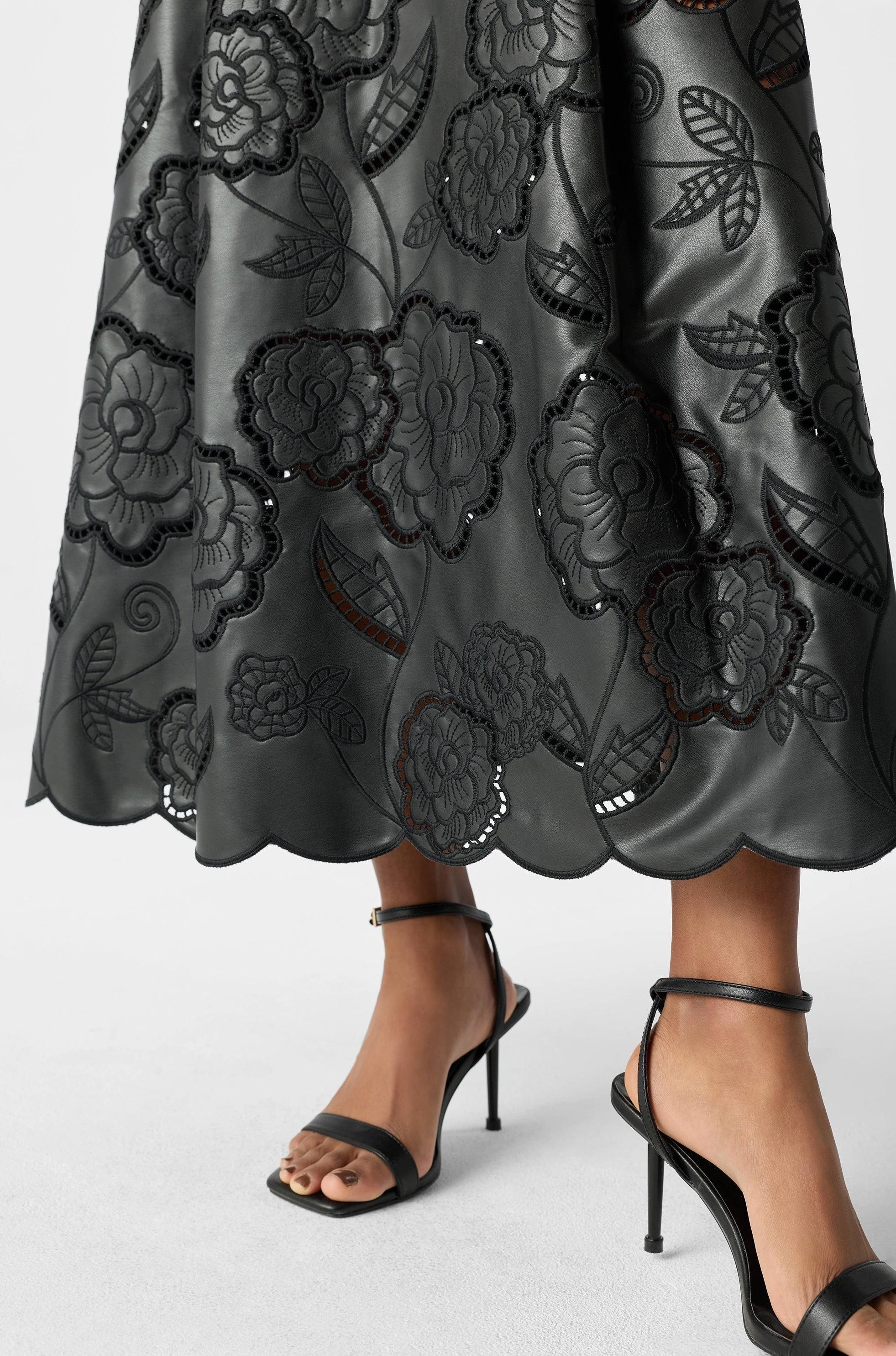 Gonna midi nera in similpelle con motivo floreale TR6603S024JET TOCCIN