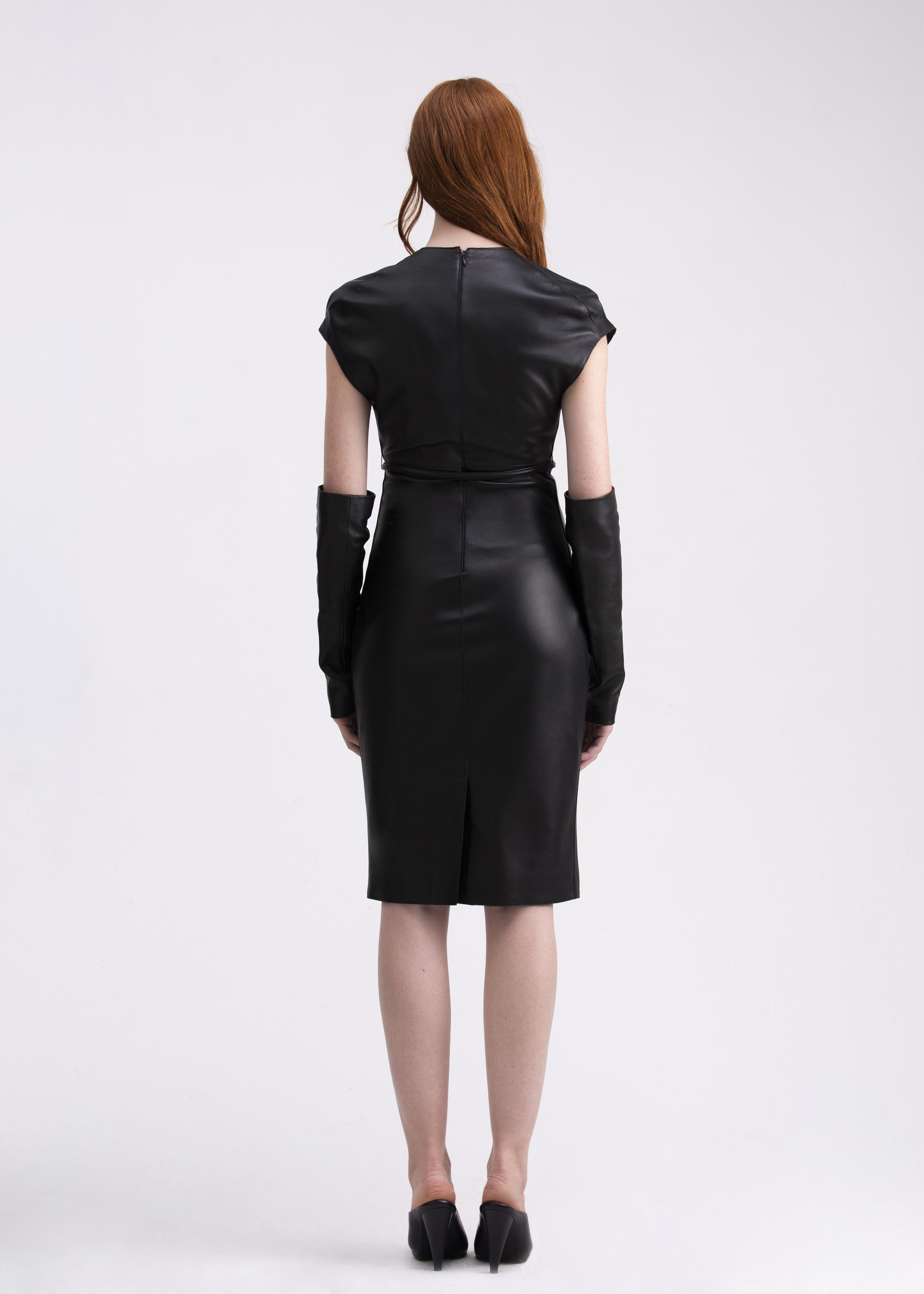 Abito in nappa nero con scollo profondo AB05NERO GENTE