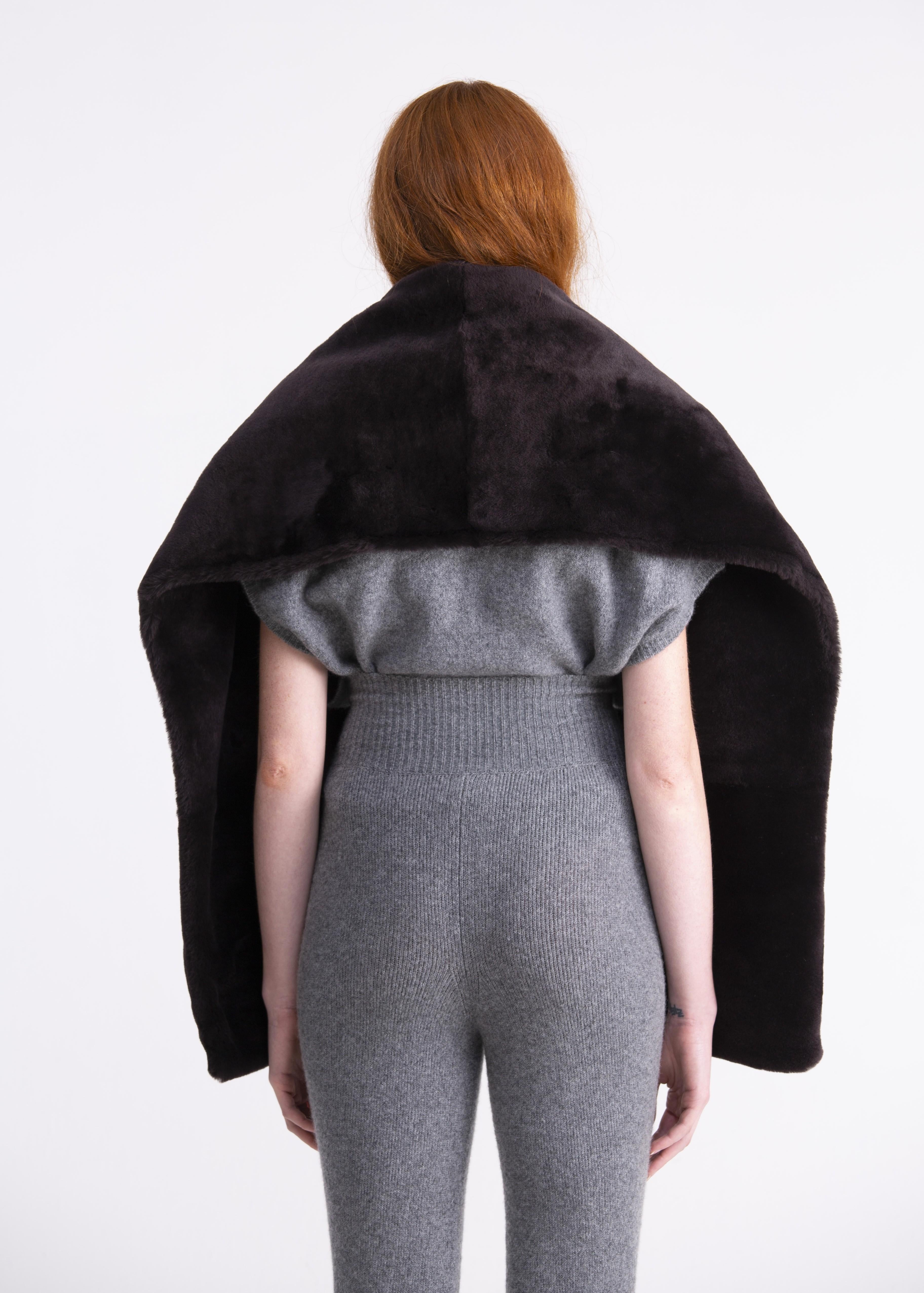 Poncho in shearling con tasche color testa di moro SC01NERO GENTE