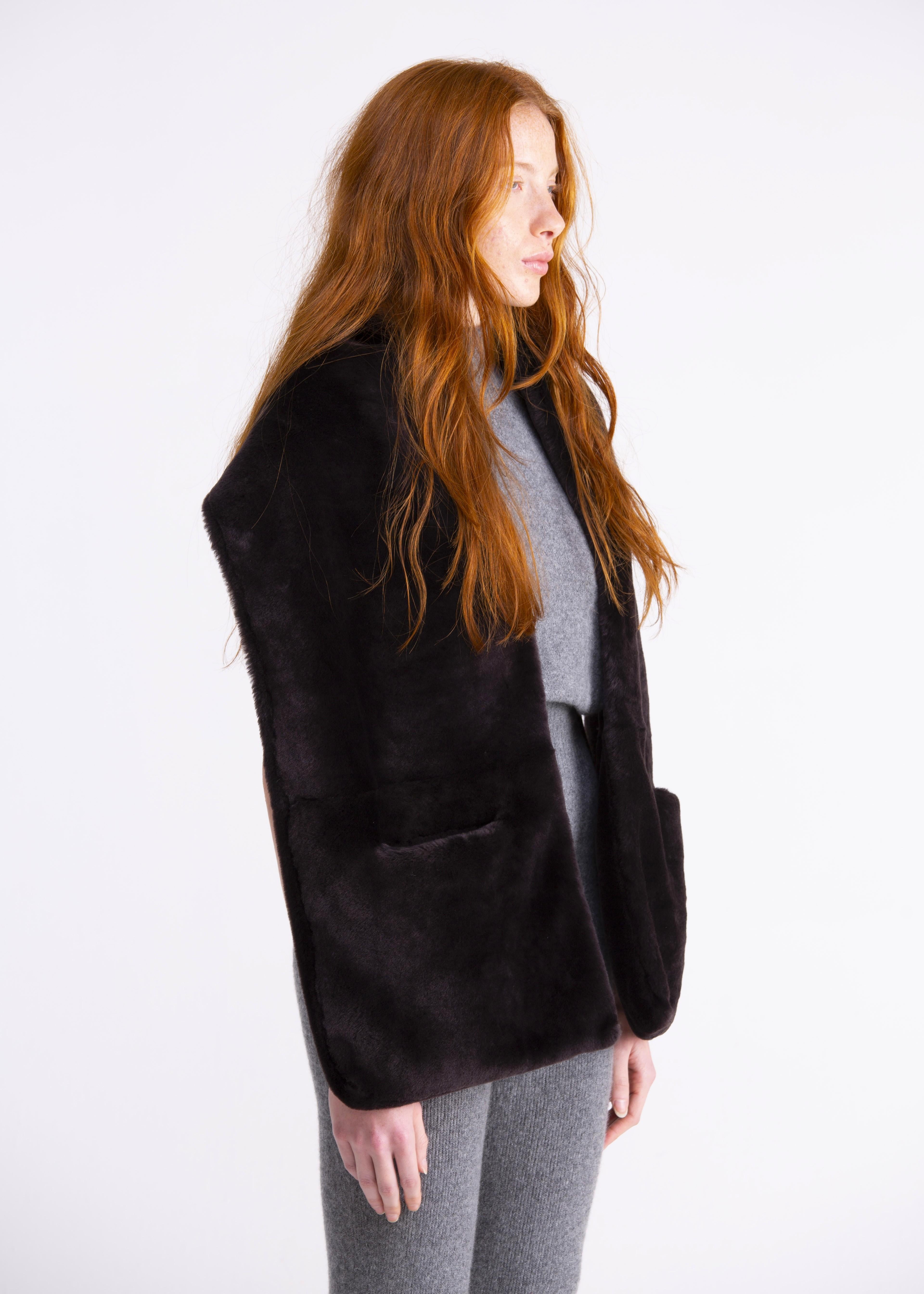 Poncho in shearling con tasche color testa di moro SC01NERO GENTE