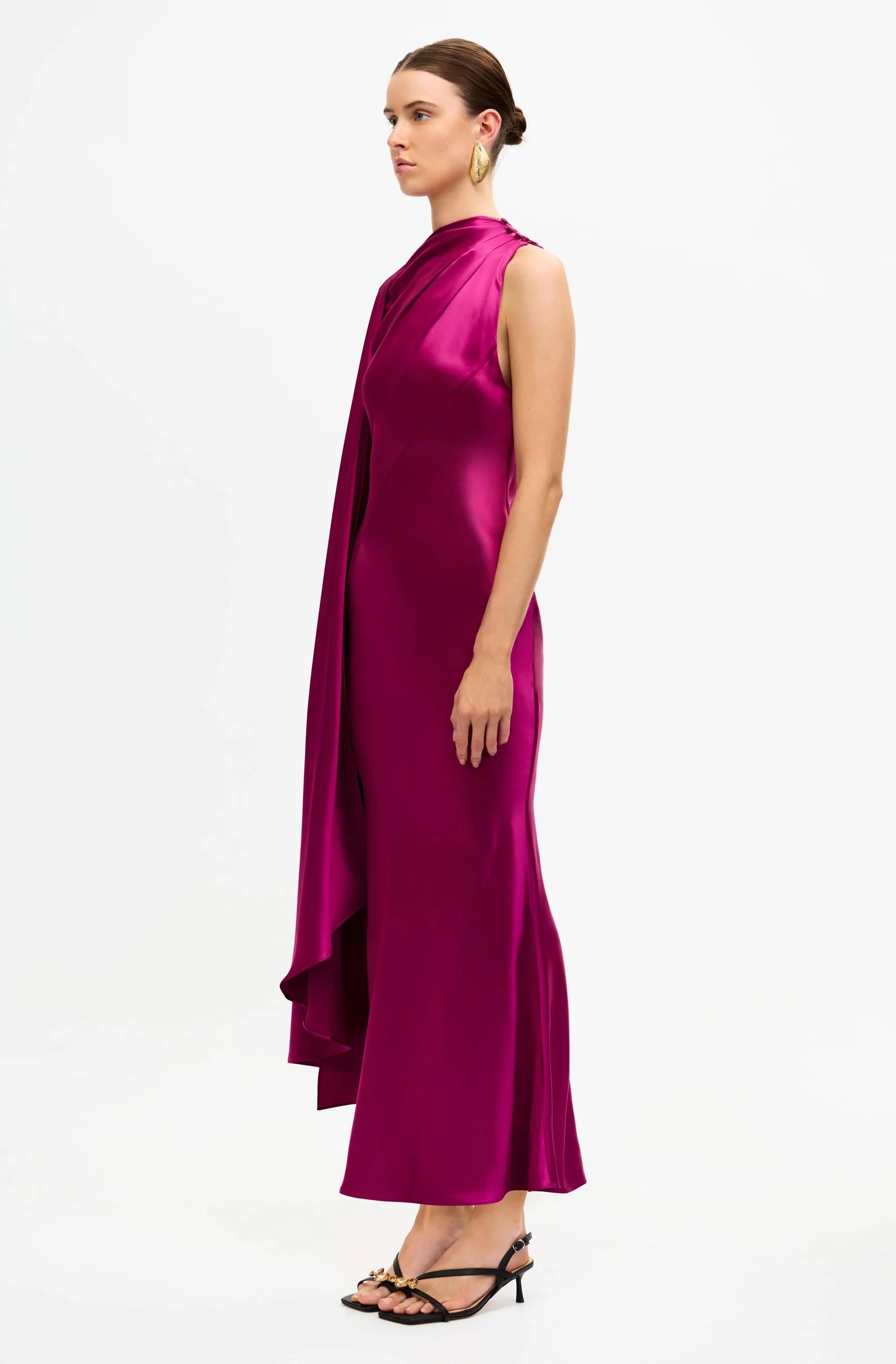 Abito lungo ciliegia in raso con manica a mantella AD2510219DIRIS ACLER