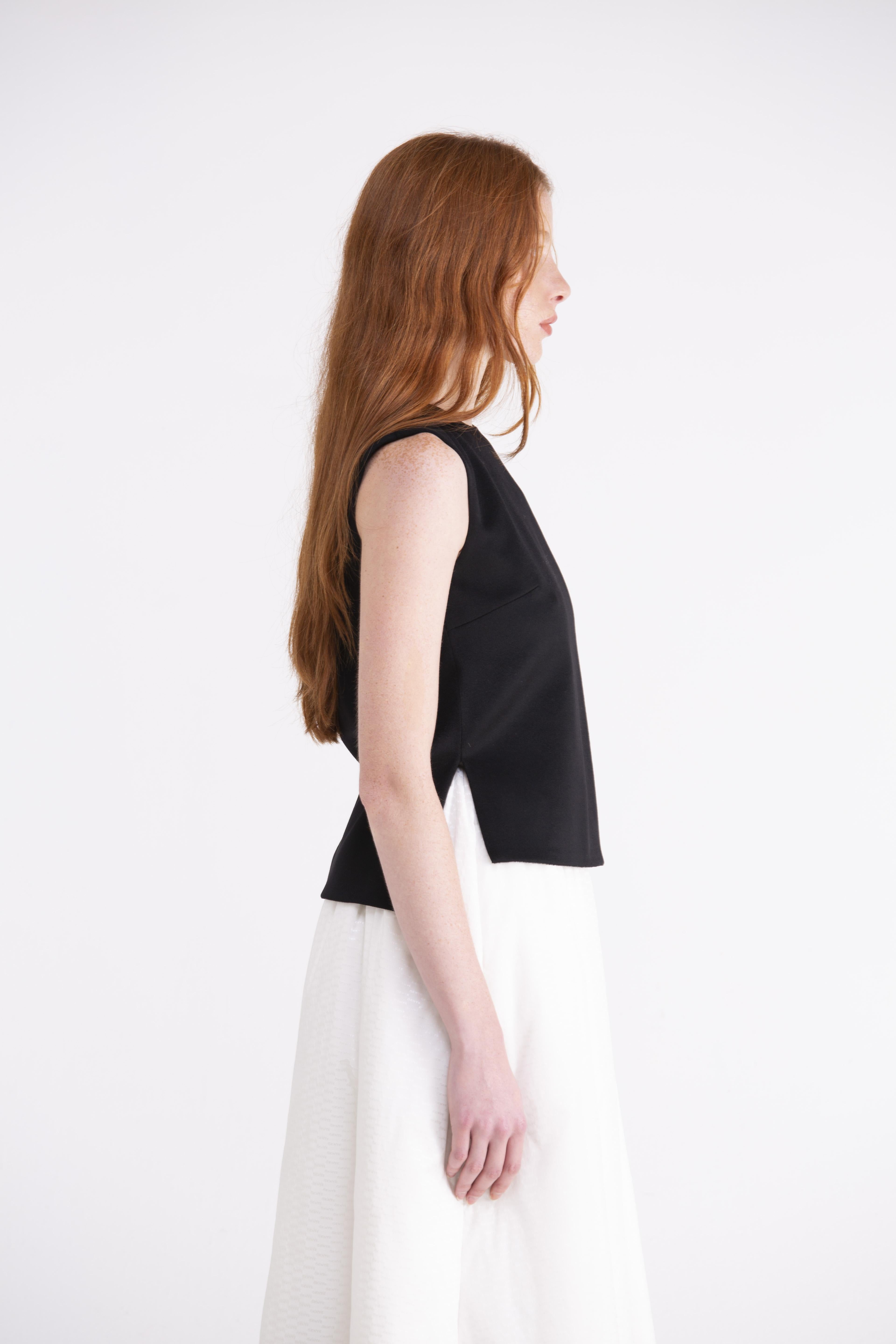 Top smanicato nero con scollatura ovale TP01ROA1030999 GENTE