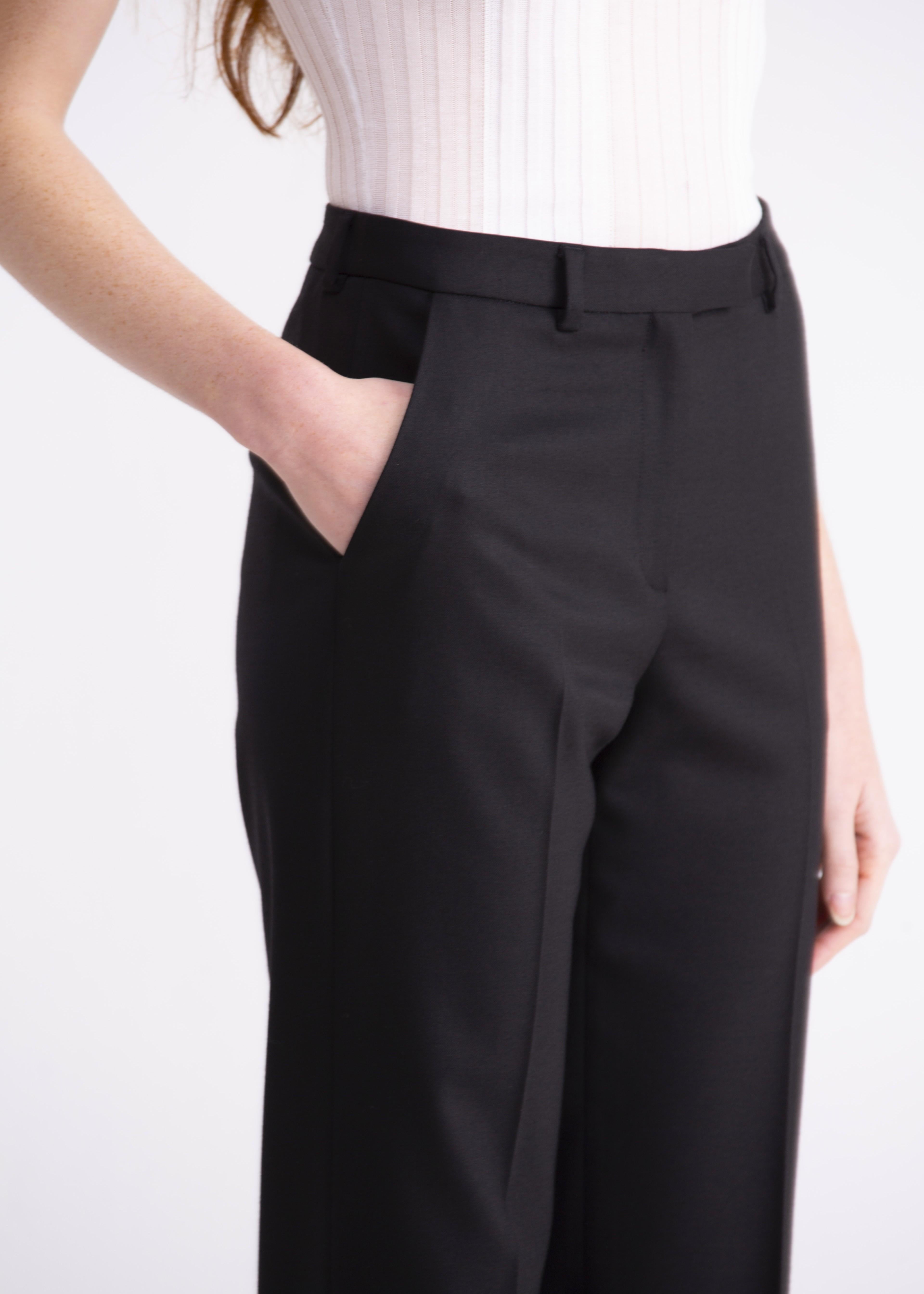 Pantaloni dritti neri in lana con cinturino, passanti e tasche PN01ROA1016999 GENTE