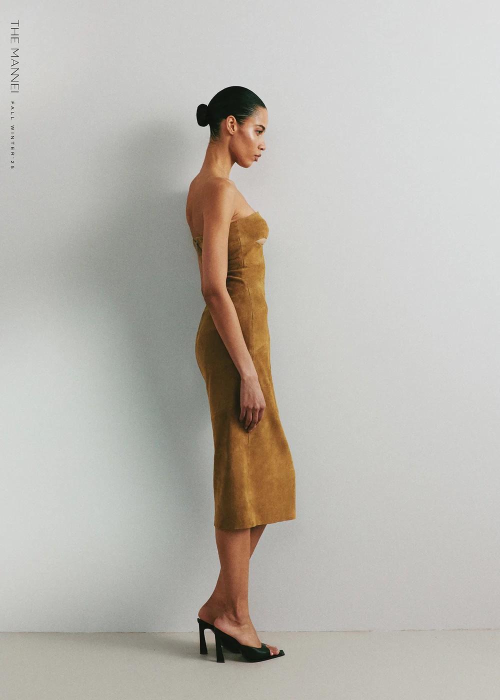 Abito midi in pelle con taglio cut-out sul decoltè AW25130BEIGE THE MANNEI