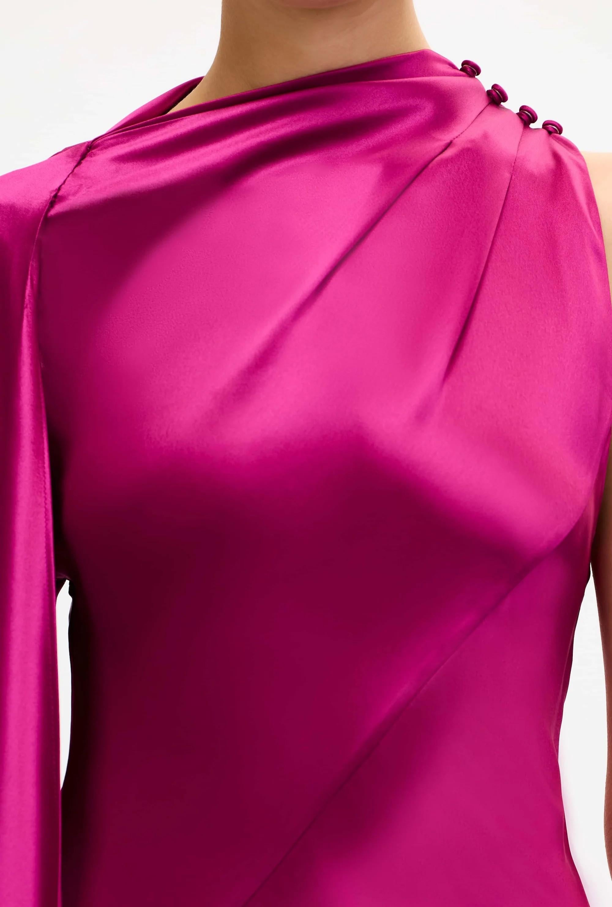 Abito lungo ciliegia in raso con manica a mantella AD2510219DIRIS ACLER