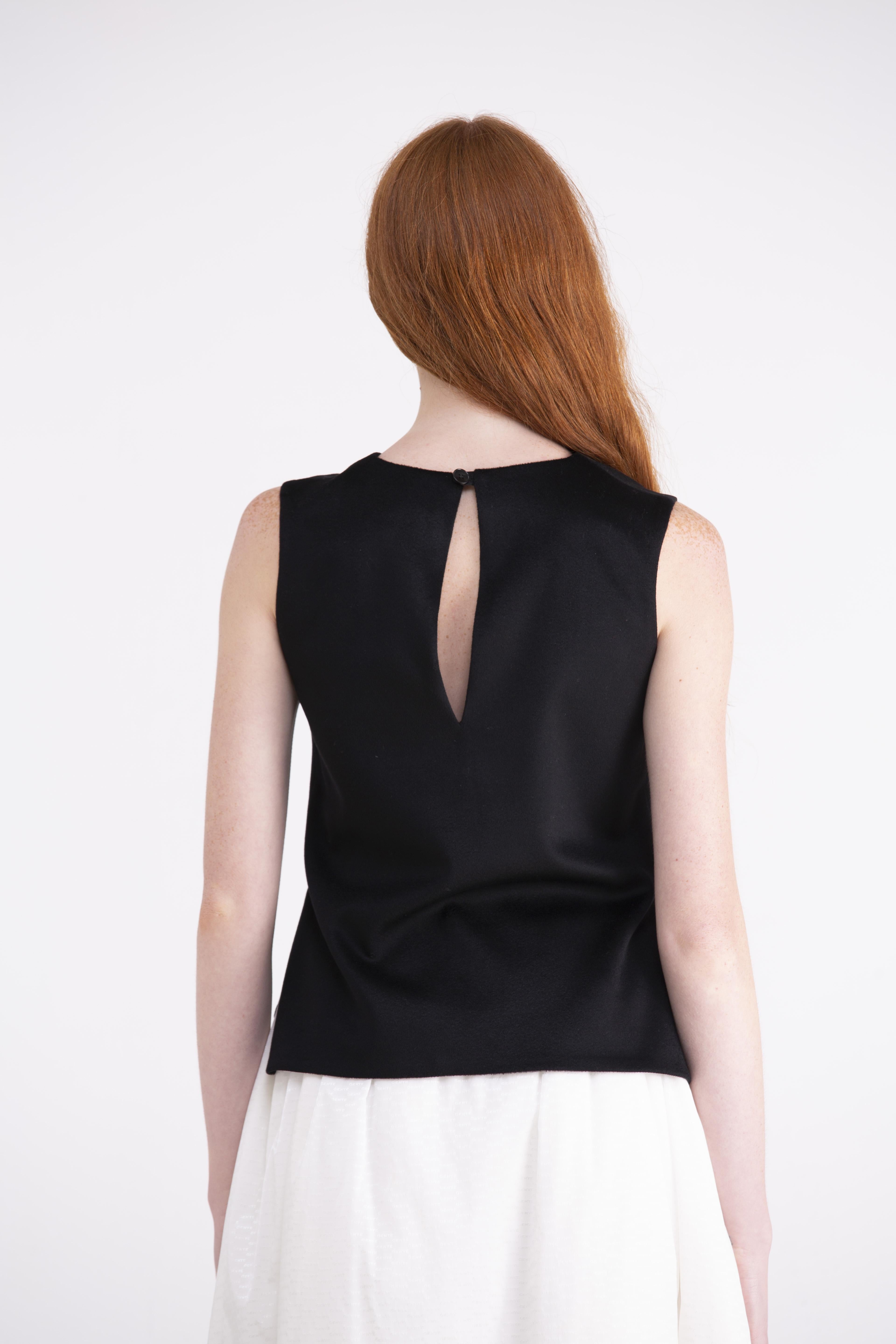 Top smanicato nero con scollatura ovale TP01ROA1030999 GENTE