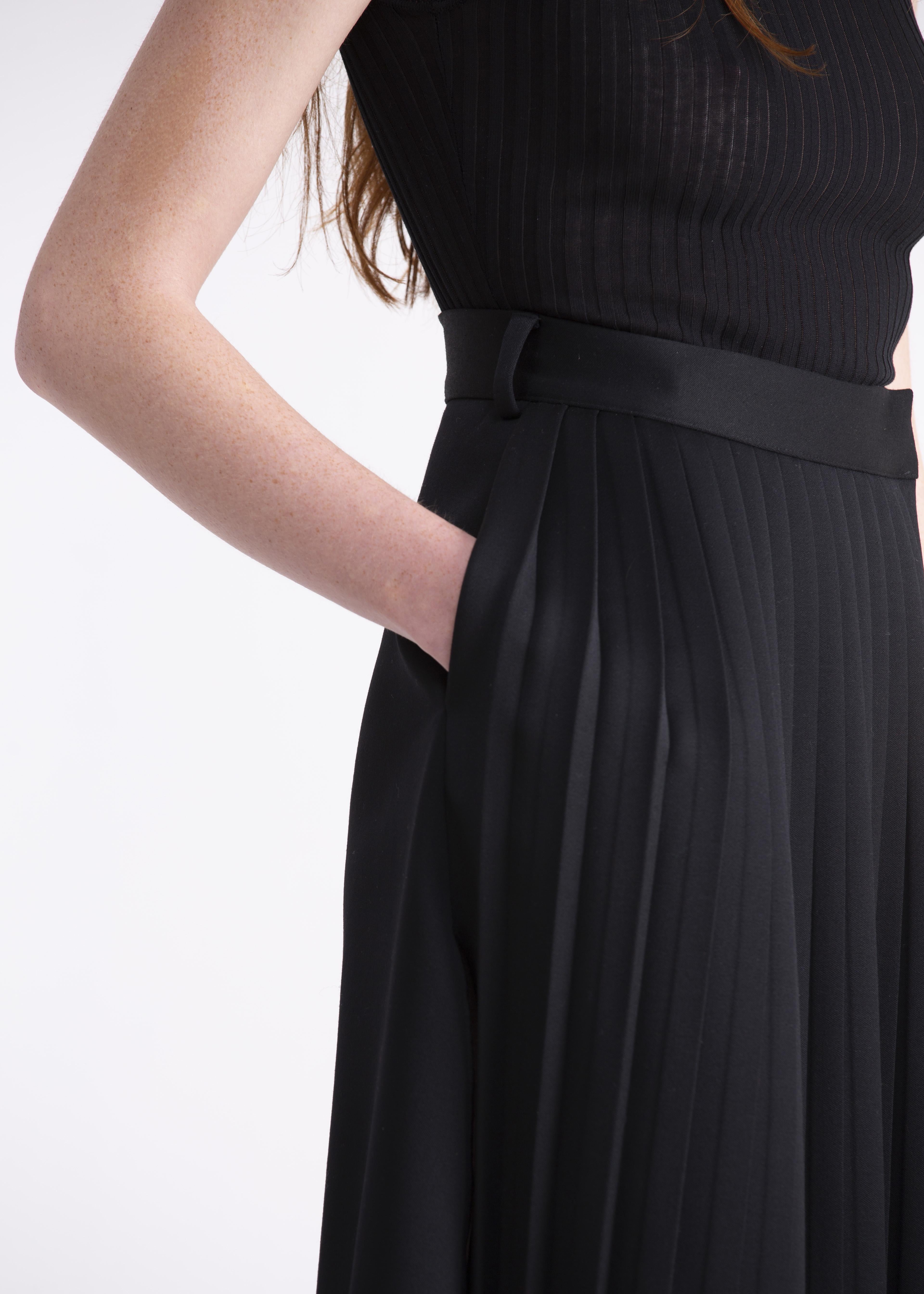 Gonna nera con pannello plissettato GN02-23ROA1029999 GENTE