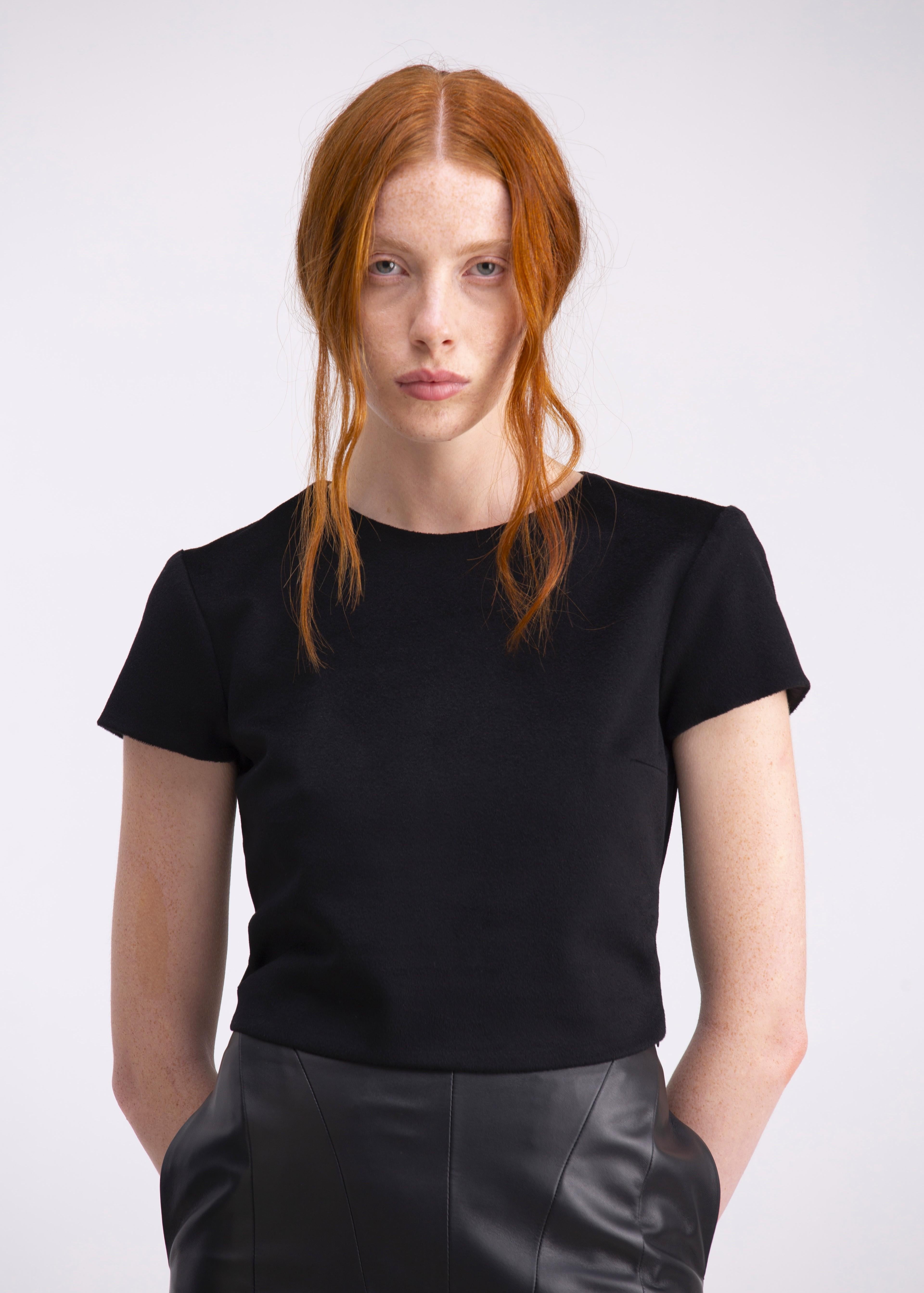 Crop top nero con maniche corte TP02ROA1030999 GENTE