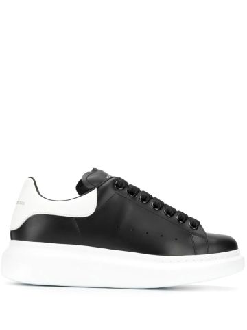 Sneakers Oversize nere con dettaglio bianco sul tallone