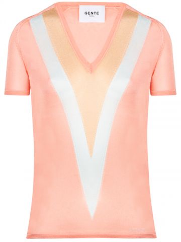 Pink sweater with 
geometric V-neck