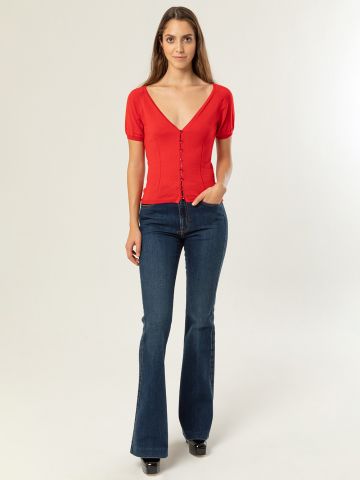Red cardigan with short sleeves 
short V-neck