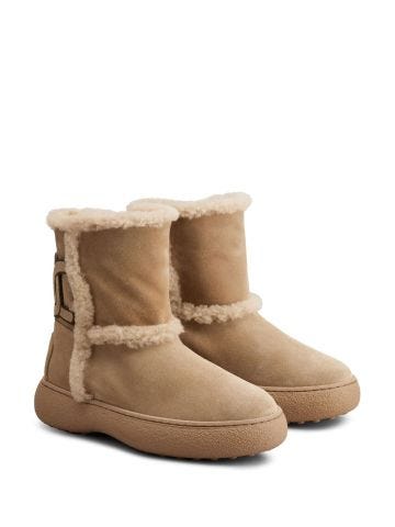 Beige low boots with fur
