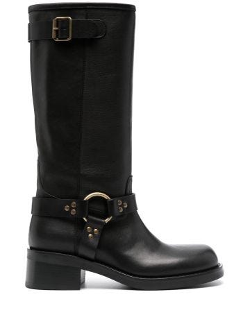 Leather boots with buckle